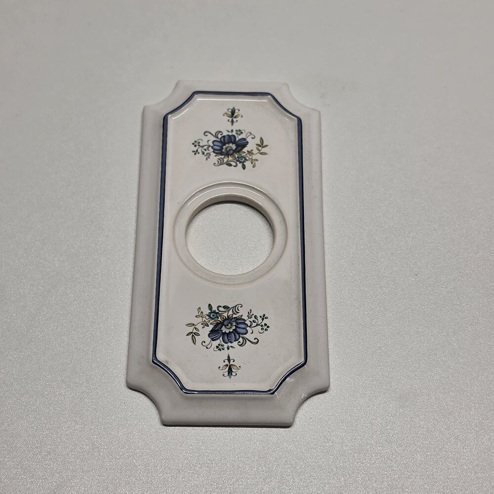 Quoizel Vintage Ceramic Porcelain Door Plate White Blue Trim Flowers Cottagecore